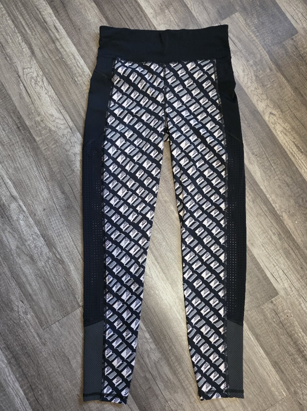 Sweaty Betty Zero Gravity Black White Patterned Athletic Leggings Yoga Lulu Alo - Picture 9 of 10